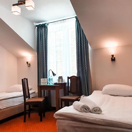Hotel "Xavier" Lubycza Krolewska Екстериор снимка