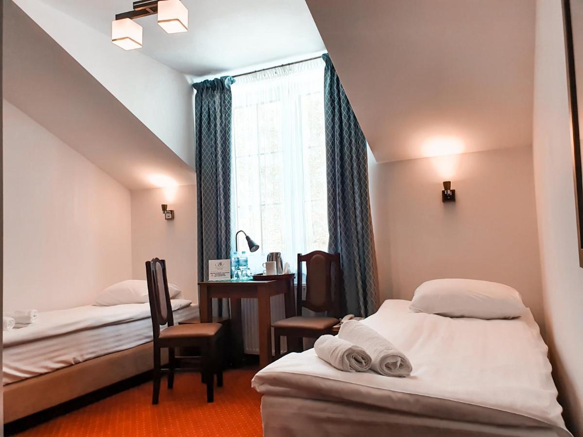 Hotel "Xavier" Lubycza Krolewska Екстериор снимка